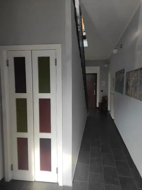 "B&B Sans égal", con CAMERE PRIVATE e APPARTAMENTI al PIANO TERRA a Biella