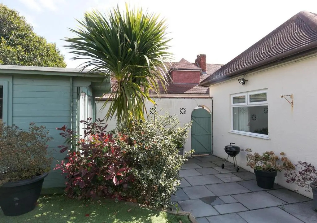 The Cottage on the Beach - Sleeps 7 - Large Garden