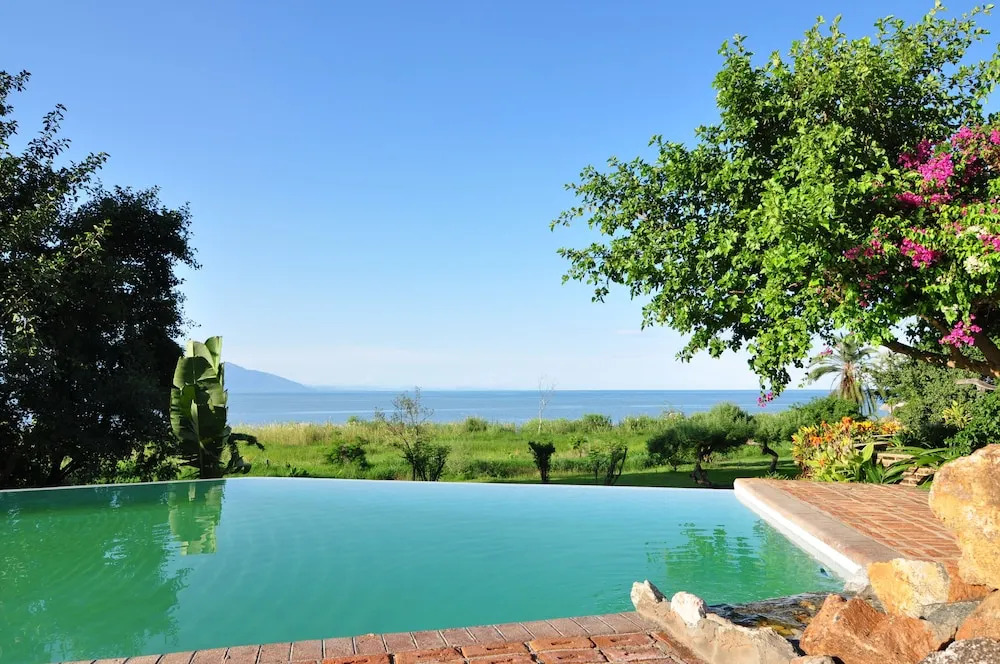 Ngala Beach Lodge