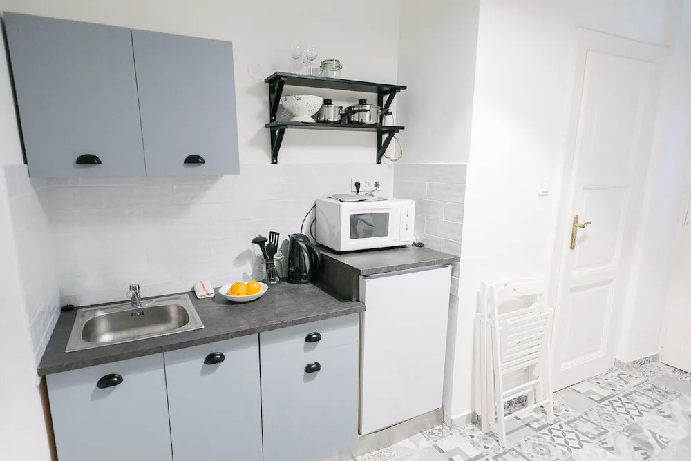 Dfive Apartments - Golden Hand
