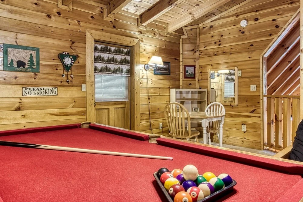 ER227 - Bearry Nice Great Location - Close To Town! 1 Bedroom Cabin by RedAwning