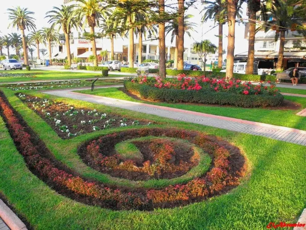 High Standing in the of the Parc and Beach at 200 m