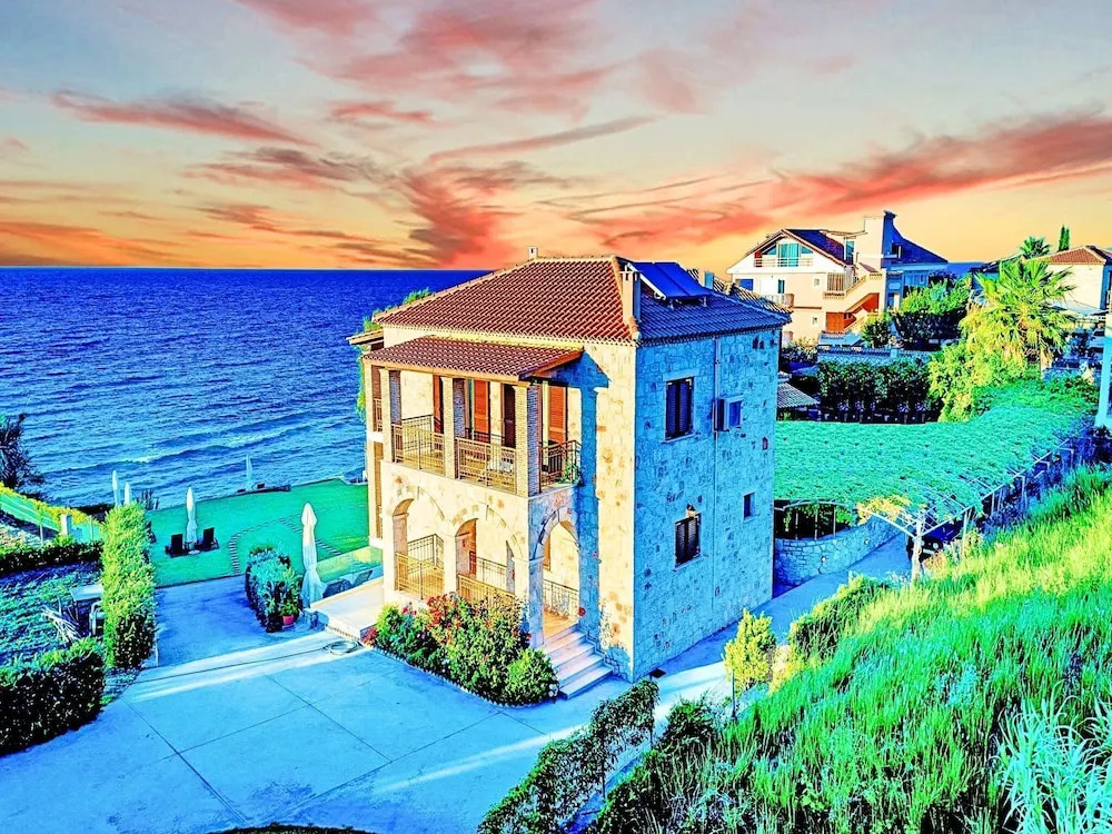 Luxurious Villa With Private Beach in Psarou Greece