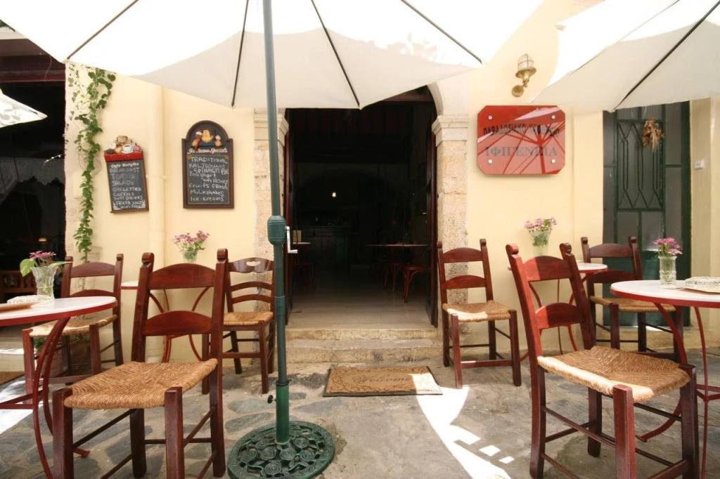 Ifigenia Rooms & Studios