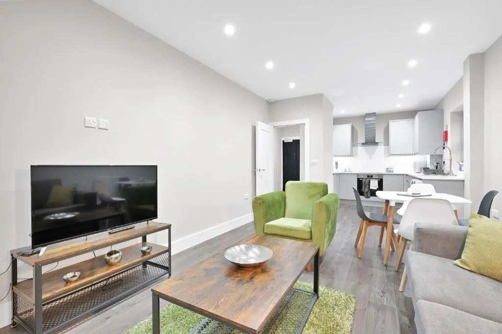 Crown Place 2 & 3 Bedroom Luxury Apts. with Parking in Shepperton