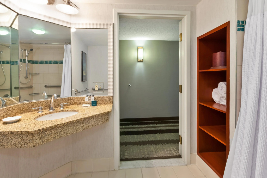 Crowne Plaza Dulles Airport by IHG