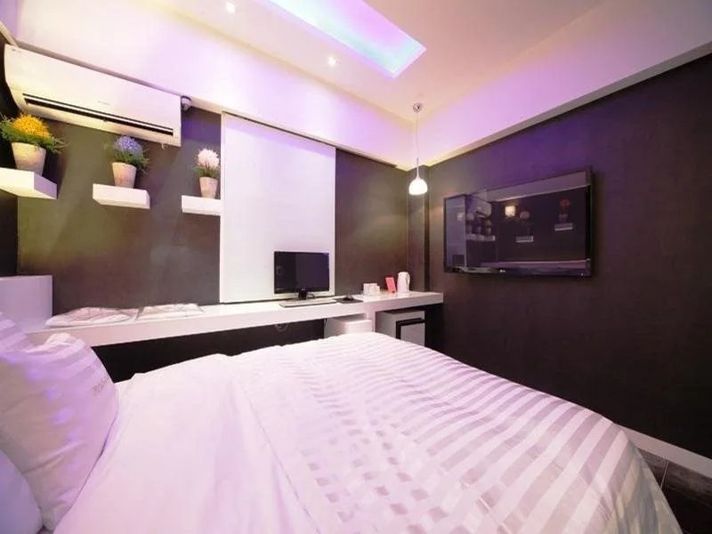 Candy Hotel