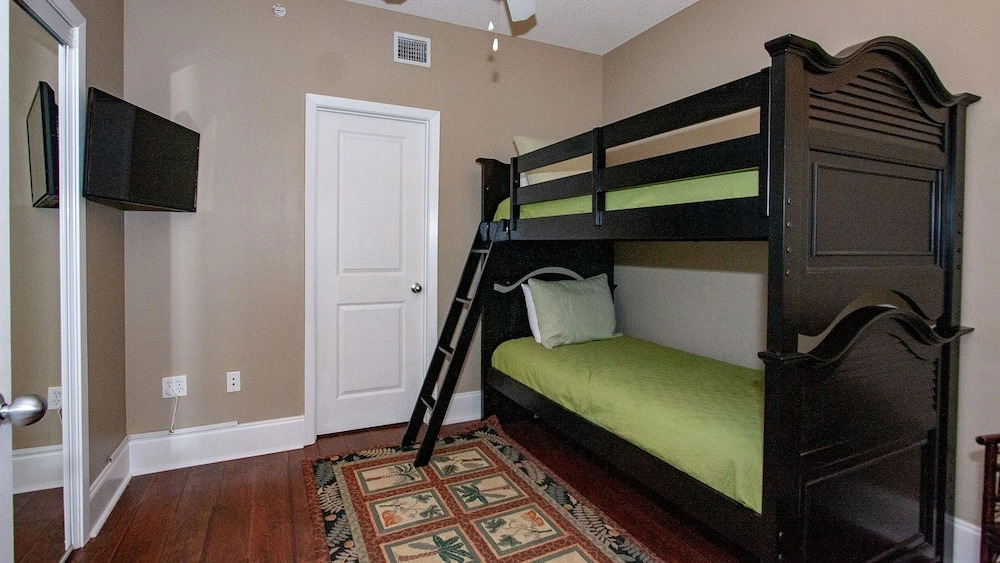 Crb1015 4 Bedroom Condo