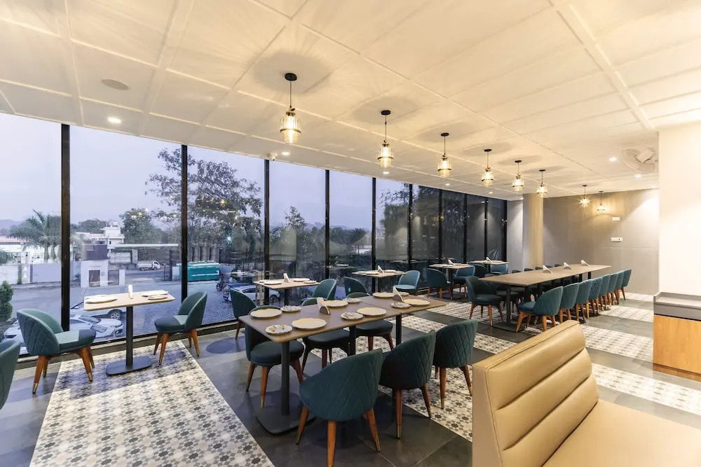 Hotel Bafna Lawn