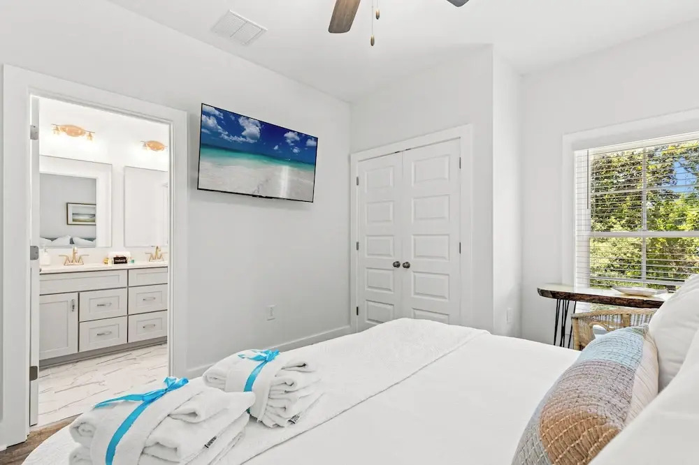 Spacious 6BR Beach Home Sleeps 15 Relax & Reconnect at Coastal Breeze
