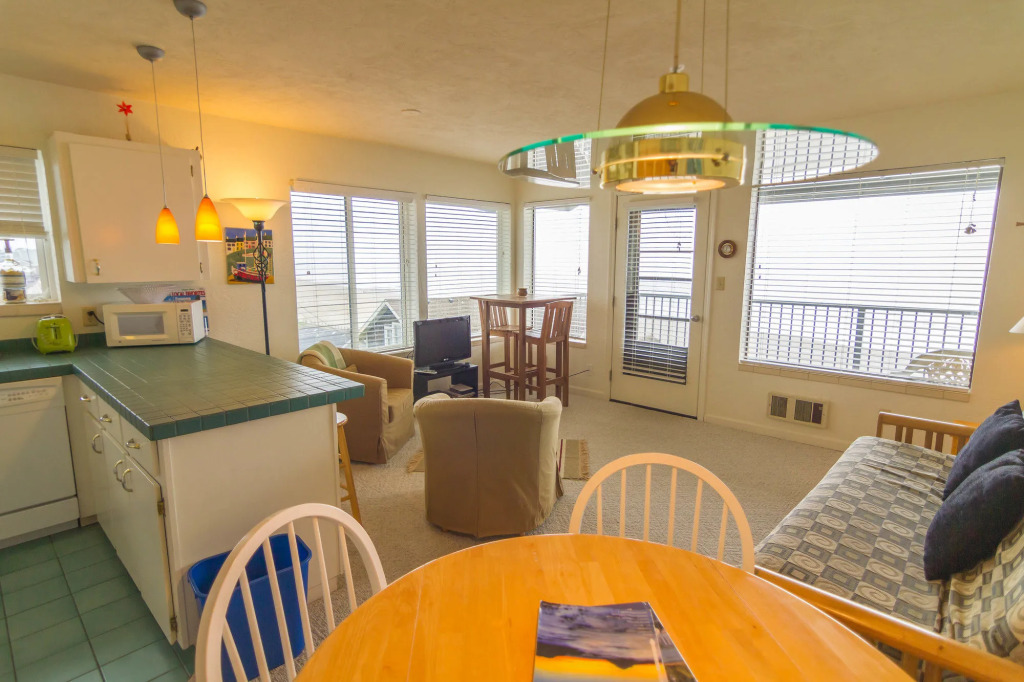Nye Beach Condos at Pacific Crest