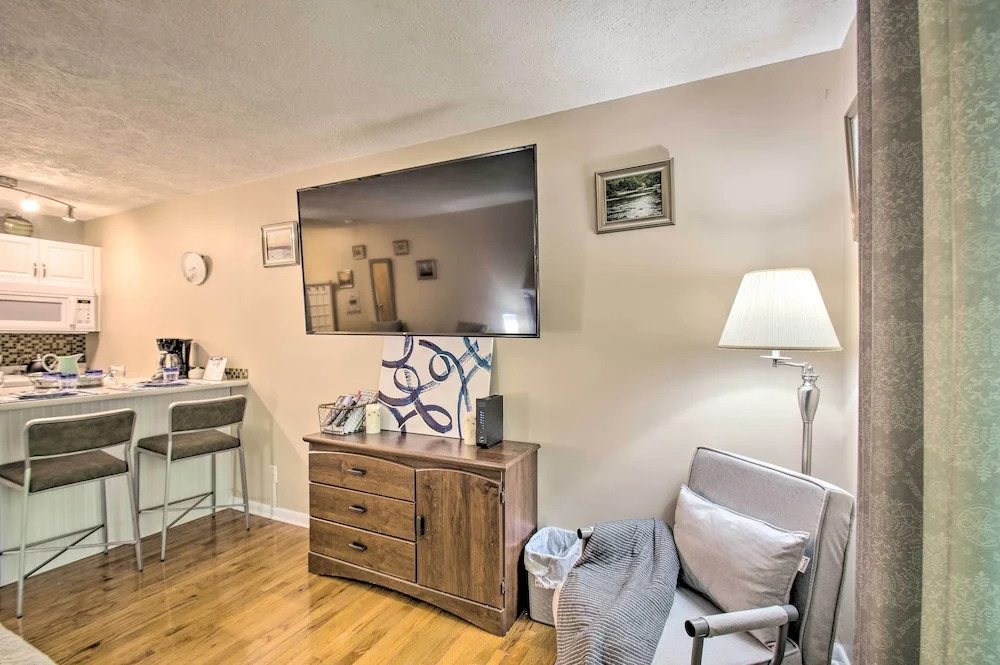 Wintergreen Resort Studio w/ Deck & Ski-out Access