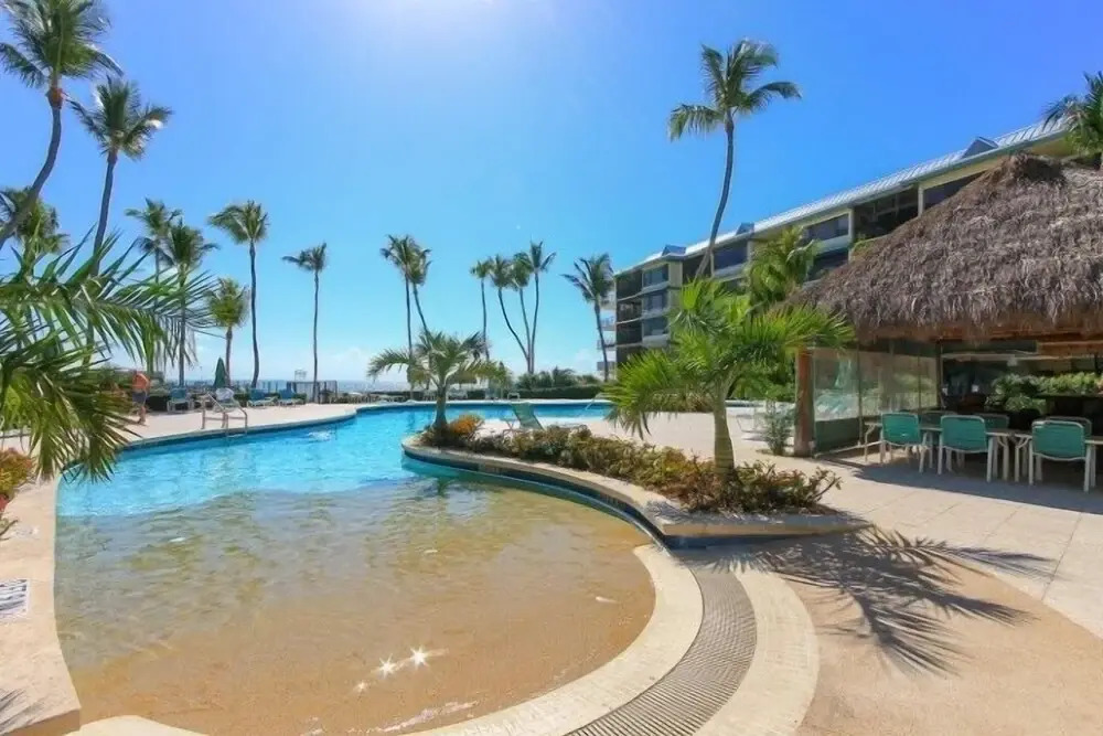 Gorgeous 2 bedroom condo with panoramic views of the Atlantic Ocean. 2 Condo by RedAwning