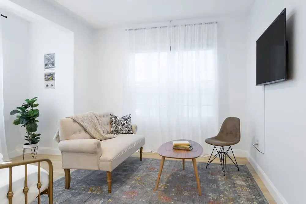 Cherry Suites 3BR Apt w W D Pool Table