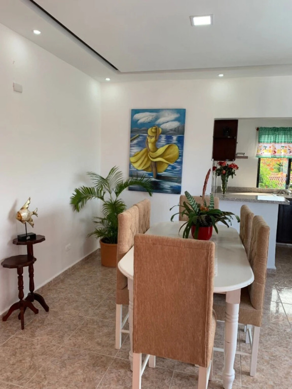 Stylish 1r-1b Apt Near The Beach And Main Street