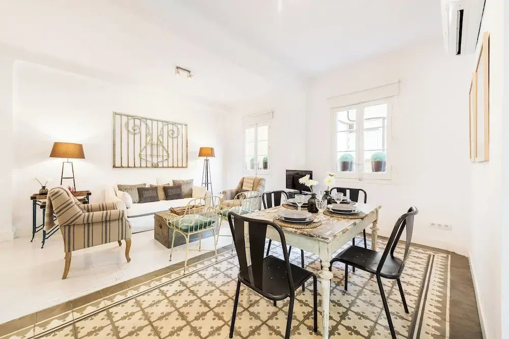 2 Bd Apartment Exclusive Location in Golden Mile Velazquez II