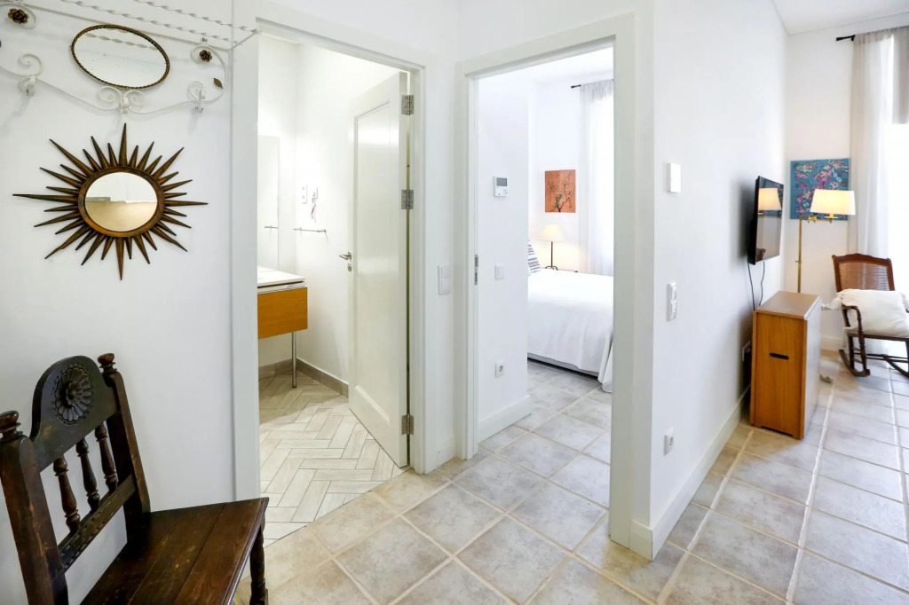 Hot Breeze Apartment