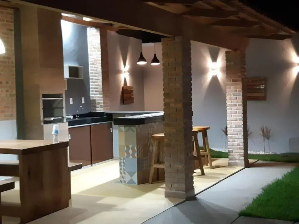 CASA COM PISCINA no CENTRO