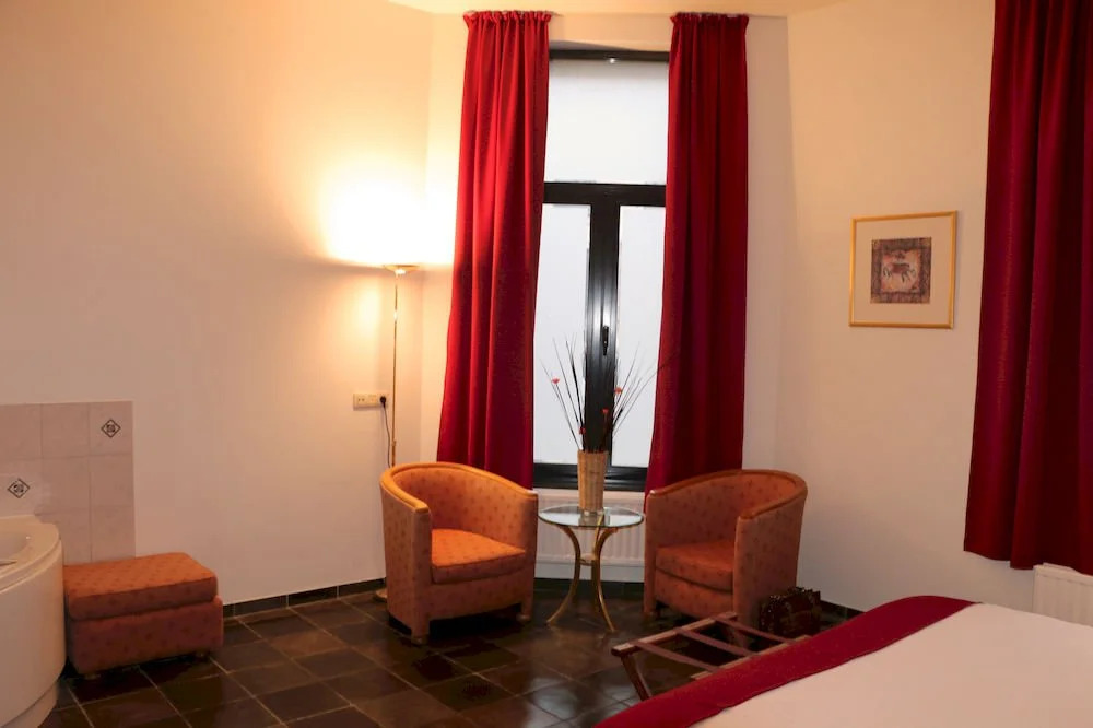 Le Central Hotel