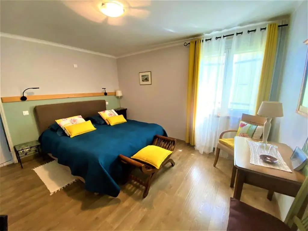 Gîte de groupe 15 à 19p, parc, salle de réception - CHAMBRES DHOTES en semaine