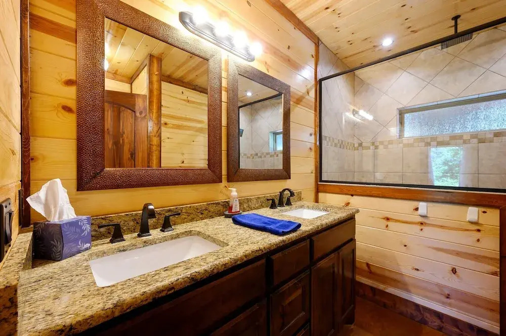 Majestic High - Cabin for 17