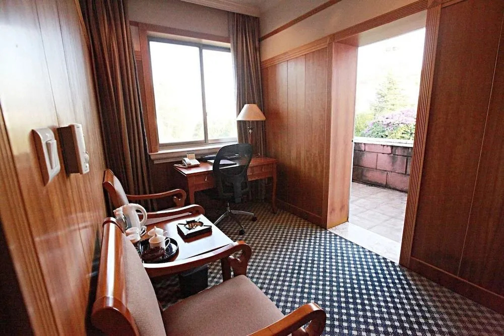 Kunming Lake View Hotel