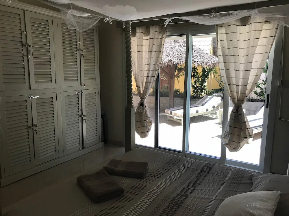 Wonderful Poolside Bungalow Perfect for 2 People