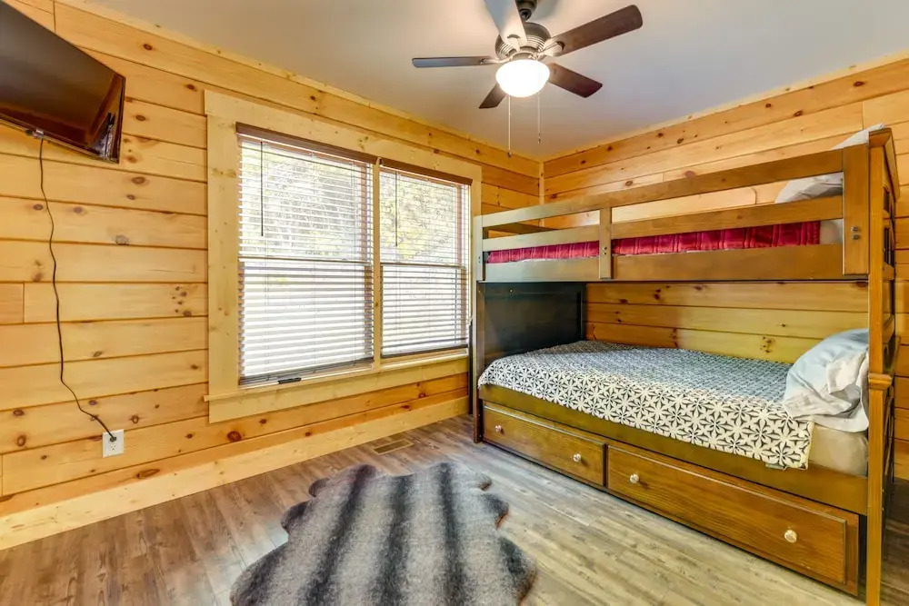 Maggie Valley Cabin 4 Mi to Cataloochee Ski Area!