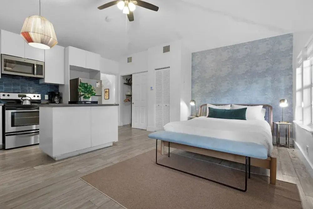 7BD Downtown Oasis Pool