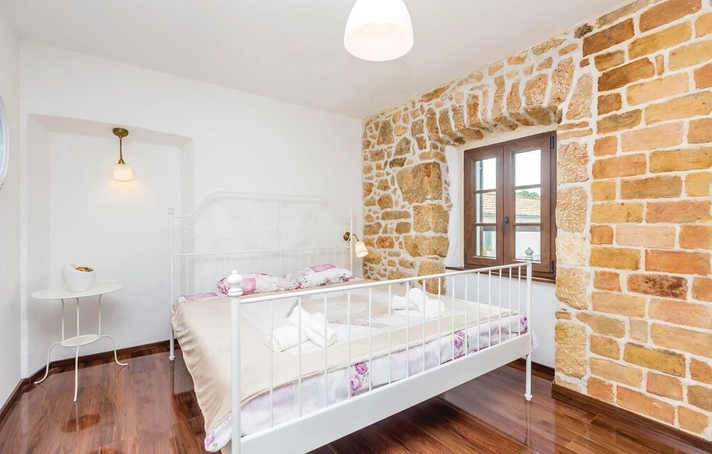 Stunning Home in Silo With Wifi and 2 Bedrooms