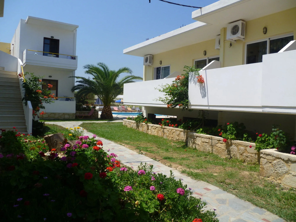 Karmi Studios & Apartments