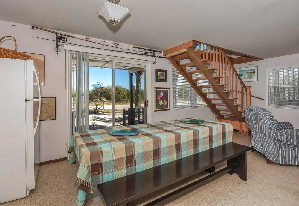 The Artist Beach House Beachfront 6298s