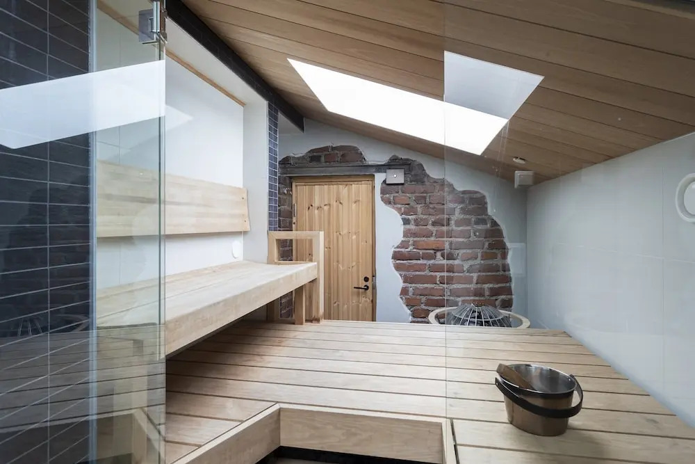 2ndhomes Kluuvi 2BR penthouse with balcony and sauna
