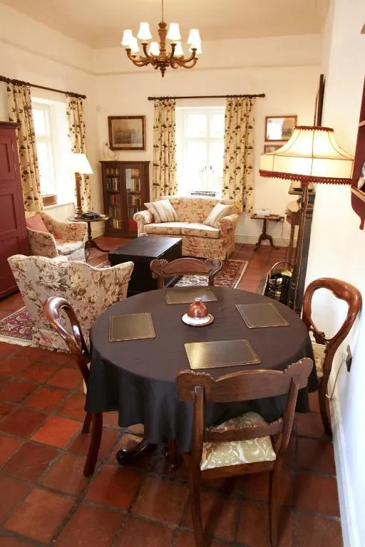 Triumphal Arch Lodge