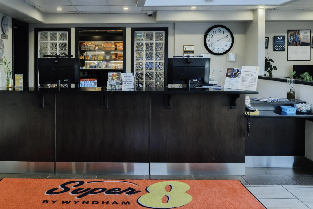 Super 8 by Wyndham Grande Prairie
