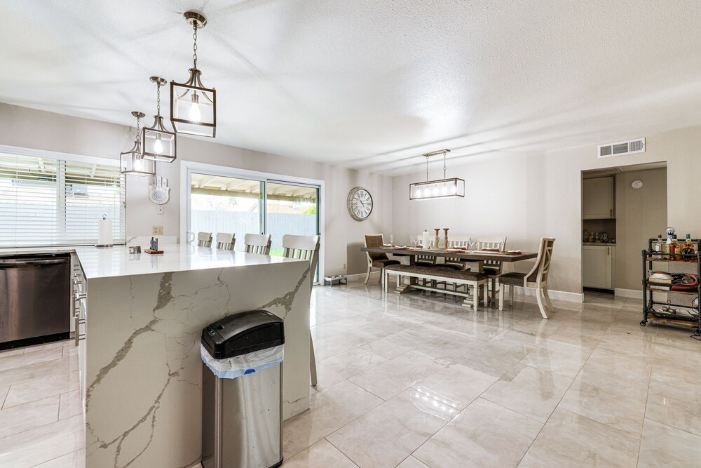 Backyard Oasis! Family-friendly Tempe Retreat