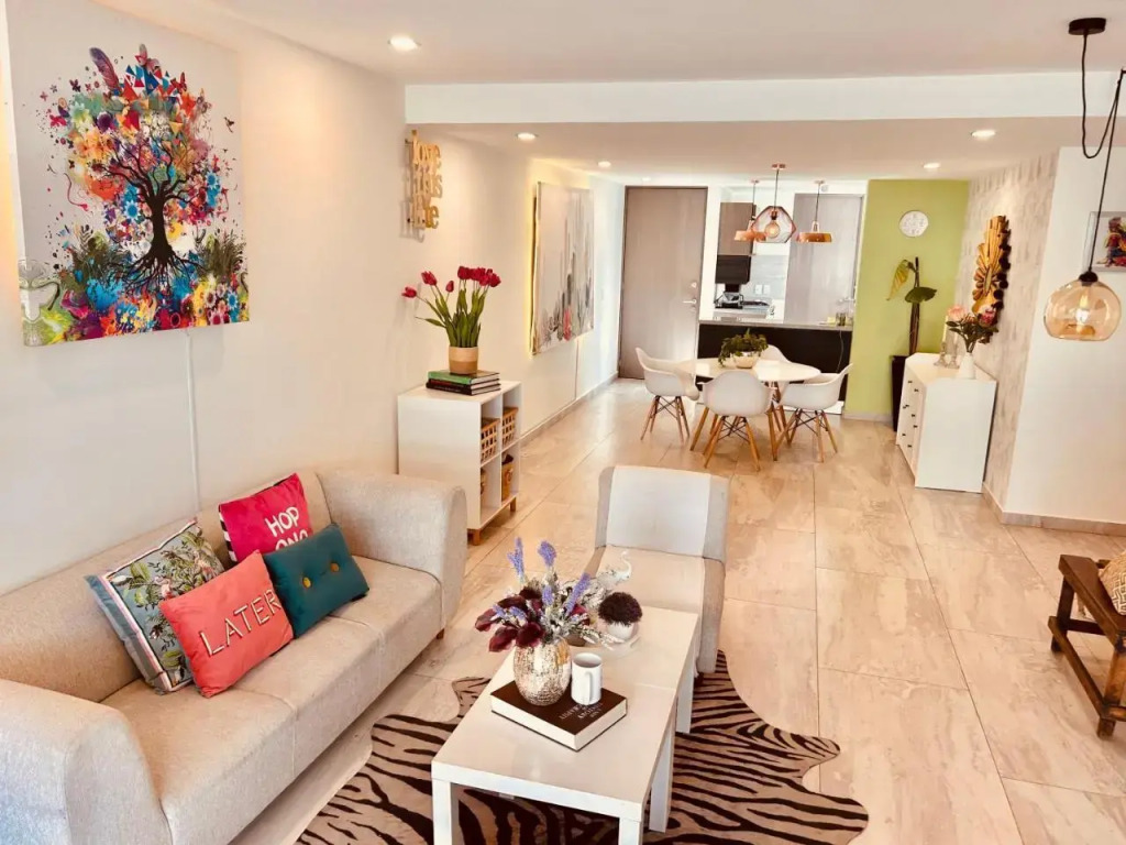 Espectacular departamento/estacionamiento, 3 TV’s