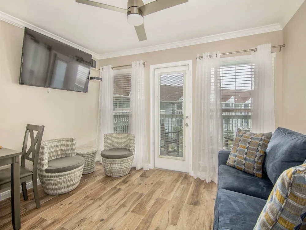 Seascape 1322 2 Bedroom Condo by RedAwning