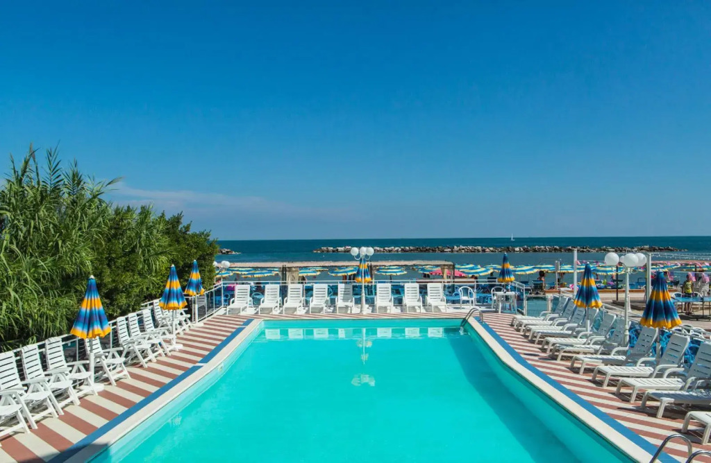 Bikini Tropicana Family Hotel