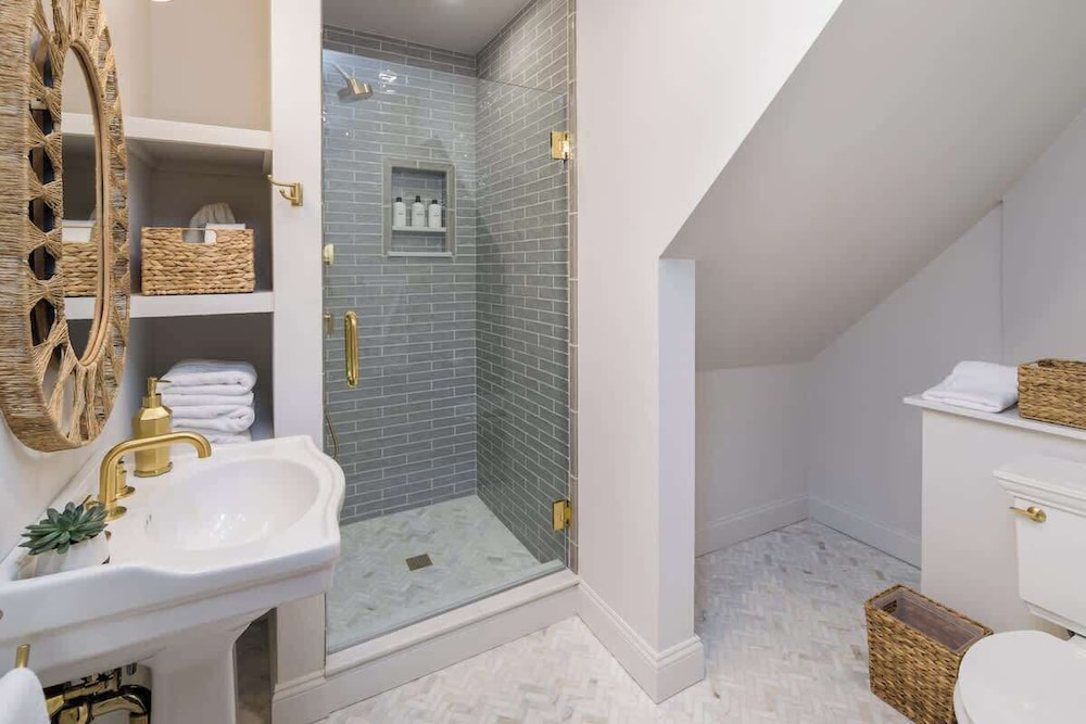 The Whale Suite Historic Coastal Luxury Newport