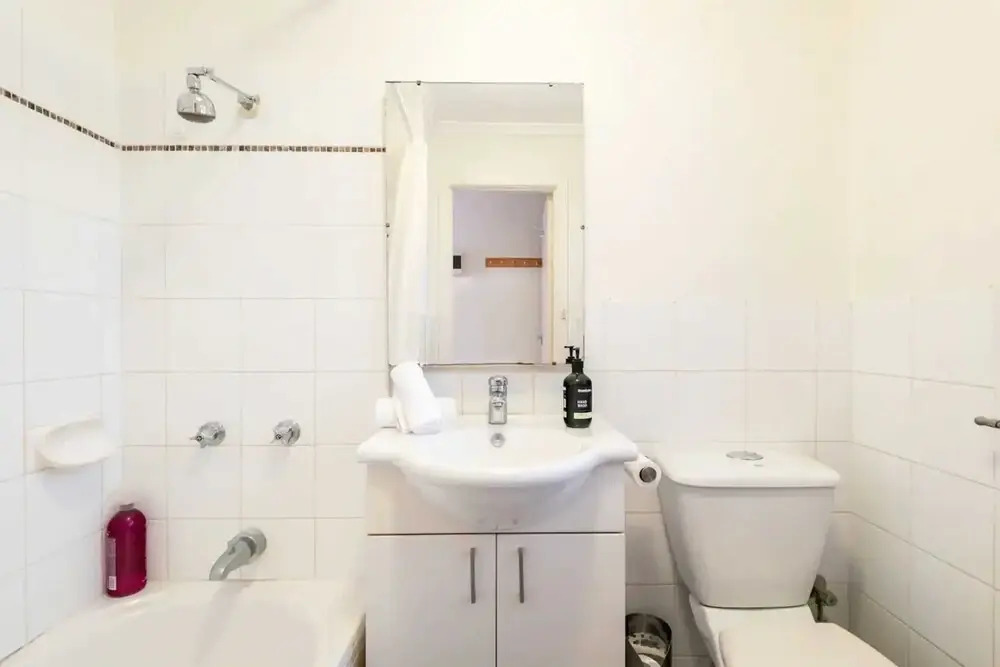 Sunny 1 Bedroom Apartment in St Kilda Near the Beach