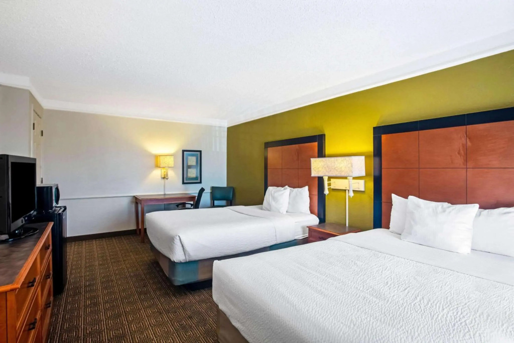 Econo Lodge Inn & Suites Huntsville University Area