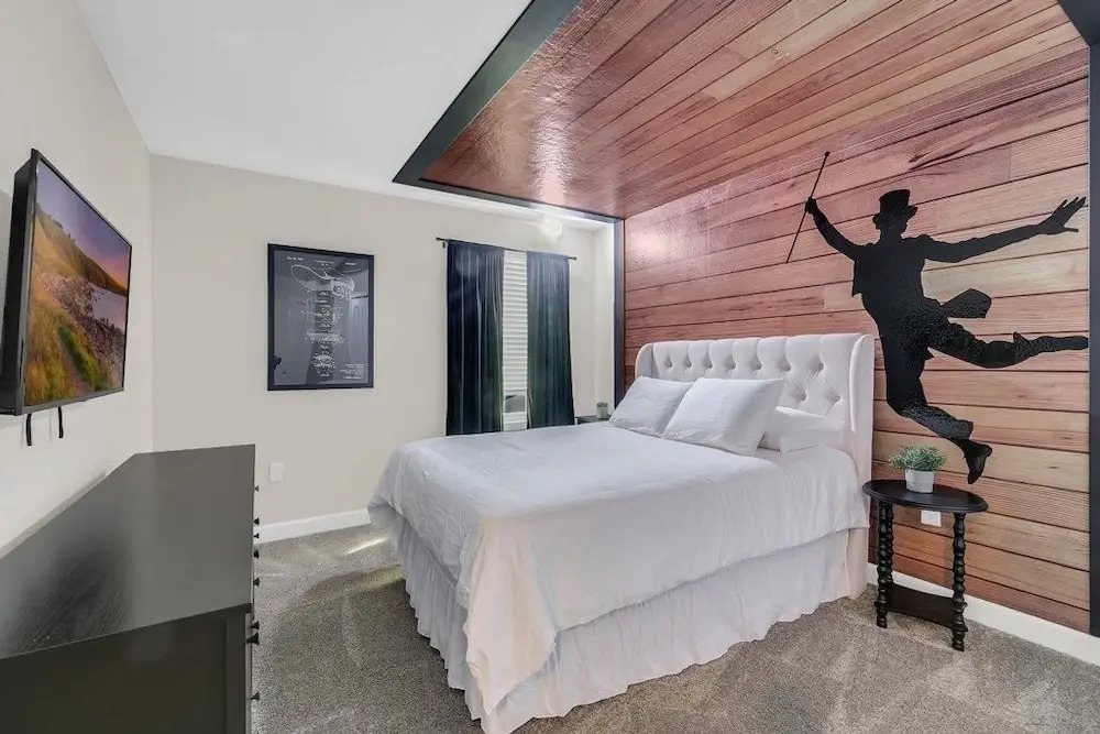 6 Bedrooms S / Storey Lake Home by RedAwning