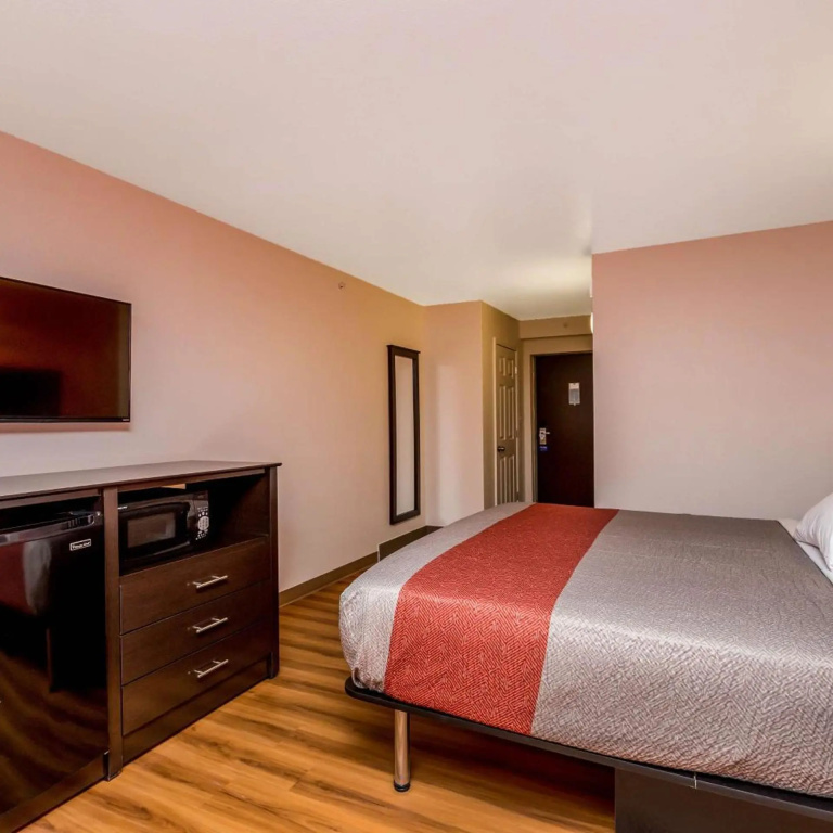 Motel 6 Peoria, IL