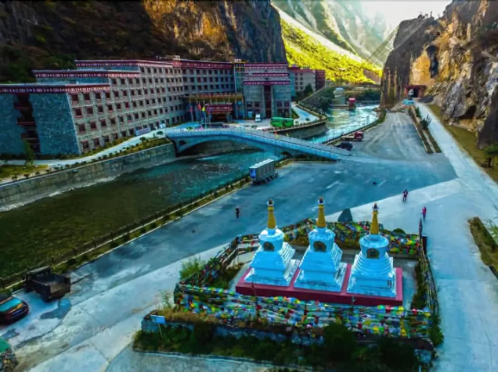 Balagezong Tibetan Ecological Hotel
