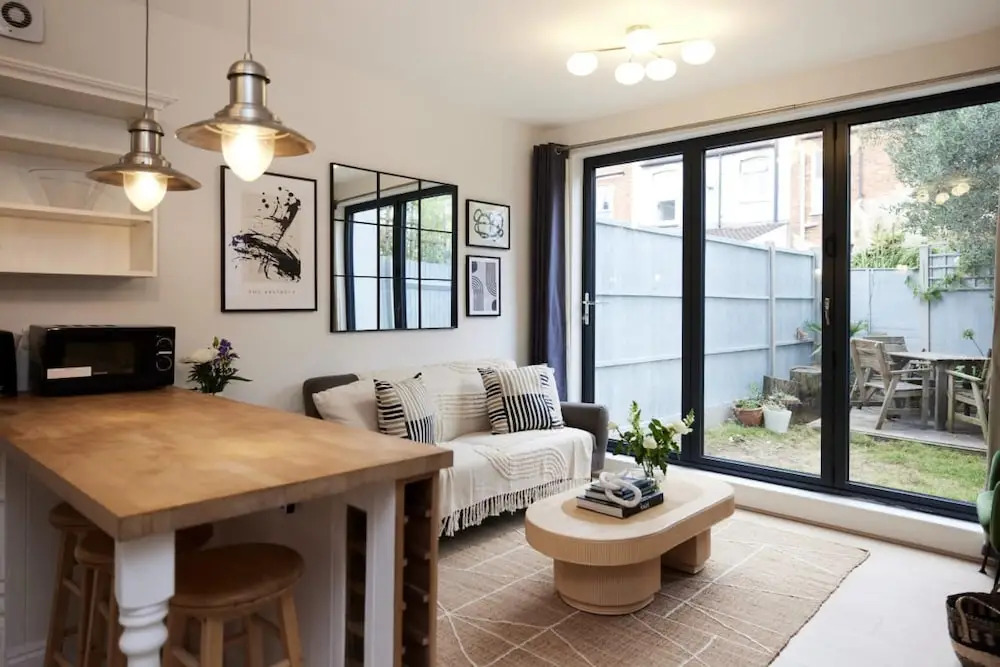 The Mitcham Hideout - Lovely 2BDR Flat with Garden