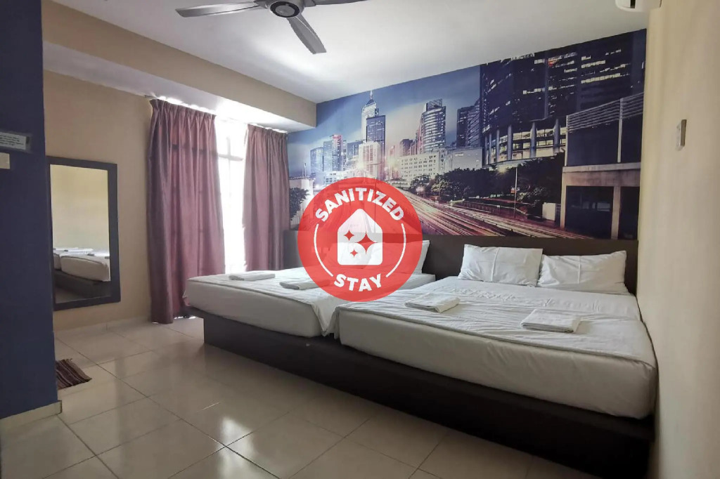 Super OYO 89930 Golden Guest House