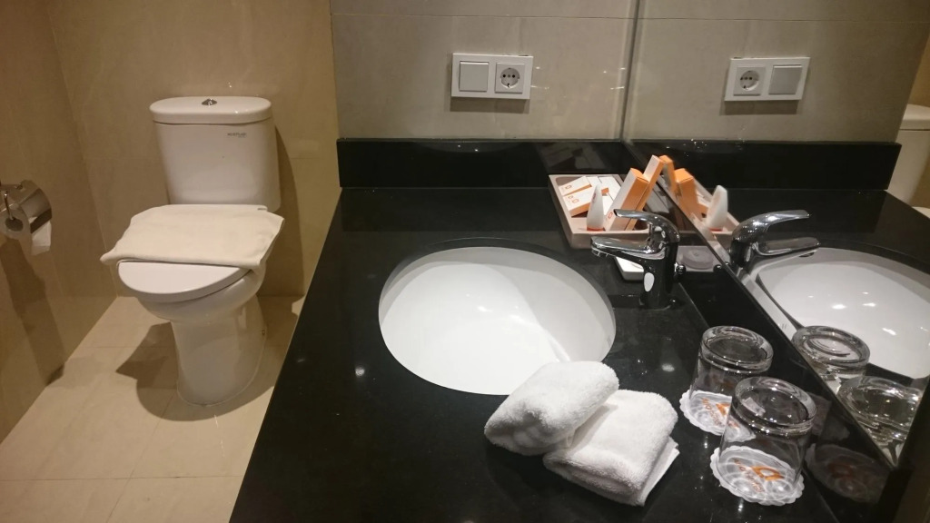 Aria Centra Surabaya