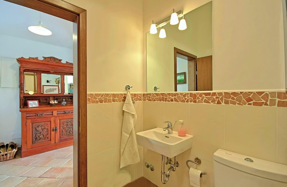 Gorgeous Villa With Private Swimming Pool and Covered Terrace