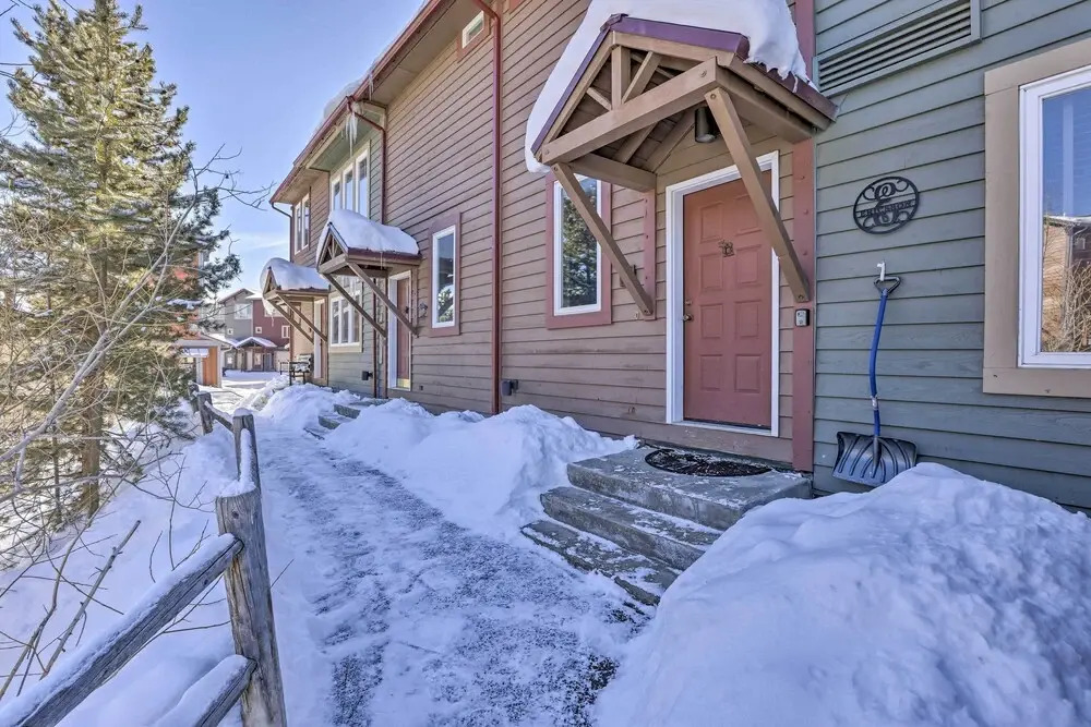 Pet-friendly Fraser Condo w/ Community Hot Tub